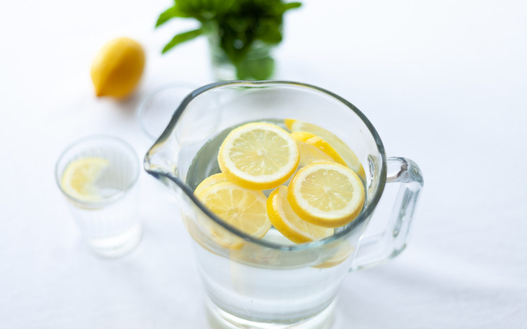 L’eau citronnée : les mythes et réalités sur ses bienfaits